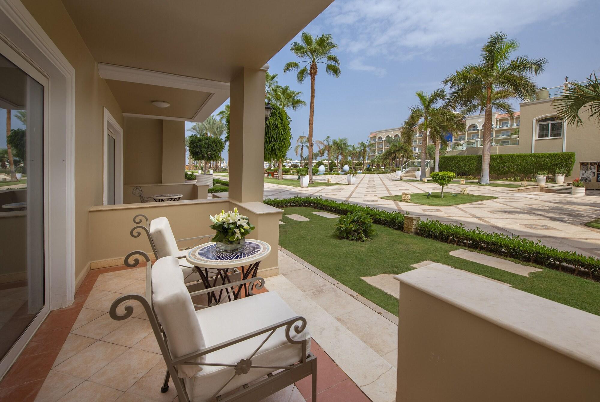Premier Le Reve Hotel & Spa (Adults Only) Hurghada Exterior photo Balcony of a suite at the Atlantis Paradise Island