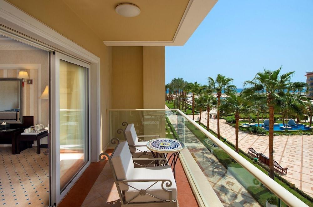 Premier Le Reve Hotel & Spa (Adults Only) Hurghada Exterior photo A balcony